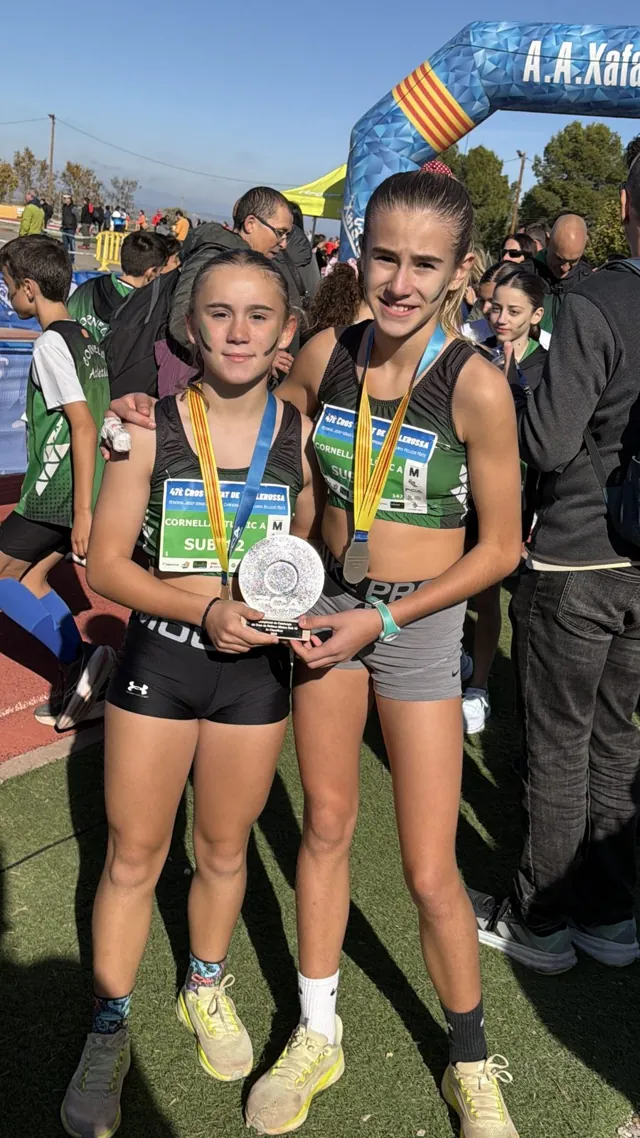 Con compañeras de equipo